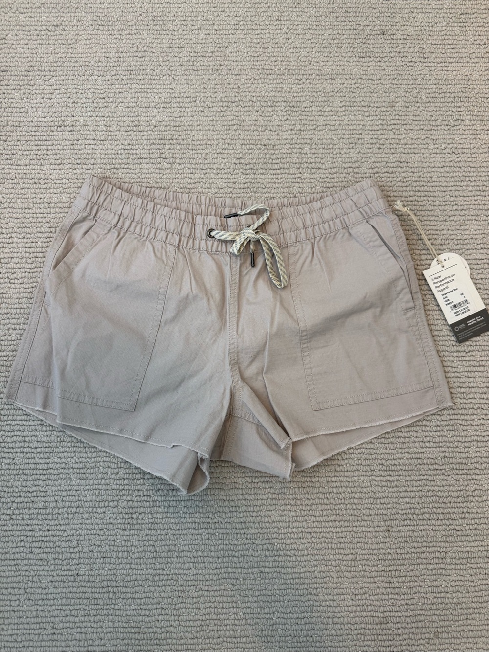 Vuori Light Taupe Women’s Elastic-Waist Casual Shorts size small